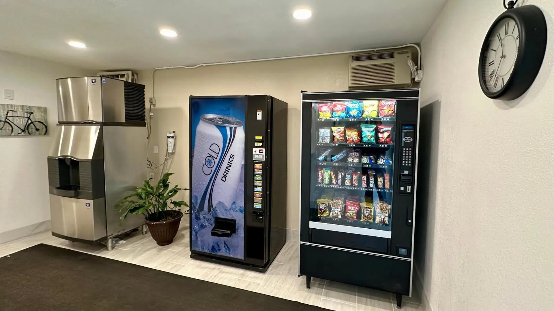 Royal Inn And Suites Charlotte Airport contacts