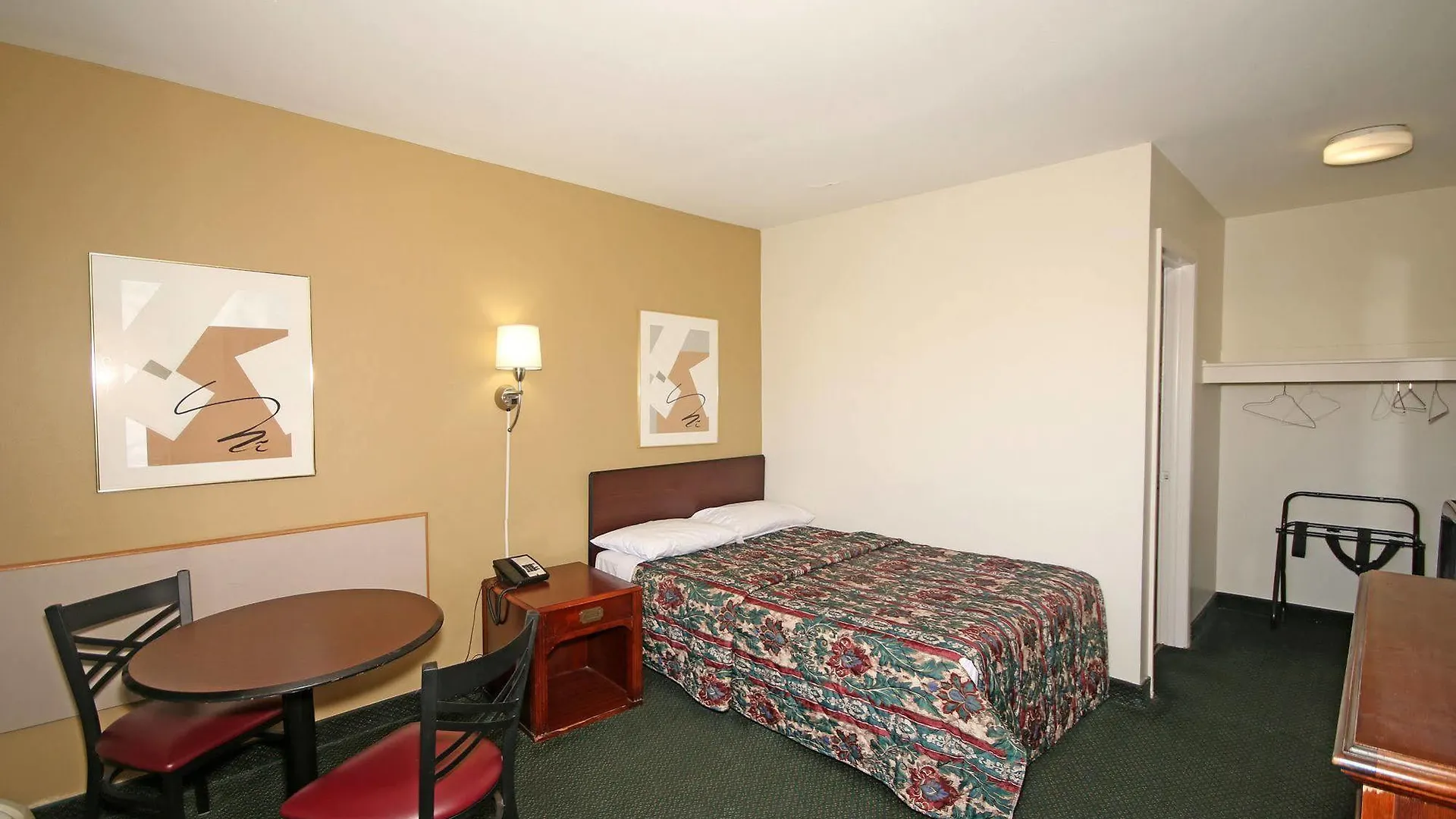 Royal Inn And Suites Charlotte Airport